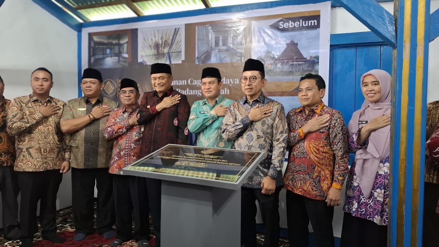 Dalam rangkaian Kunjungan Fadli Zon tersebut, Menteri Kebudayaan Republik Indonesia Fadli Zon meresmikan pemugaran Masjid Padang Betuah, bangunan cagar budaya di Kabupaten Bengkulu Tengah, Kamis (26/2). Dalam rangkaian Kunjungan Fadli Zon tersebut, Menteri Kebudayaan Republik Indonesia Fadli Zon meresmikan pemugaran Masjid Padang Betuah, bangunan cagar budaya di Kabupaten Bengkulu Tengah, Kamis (26/2).