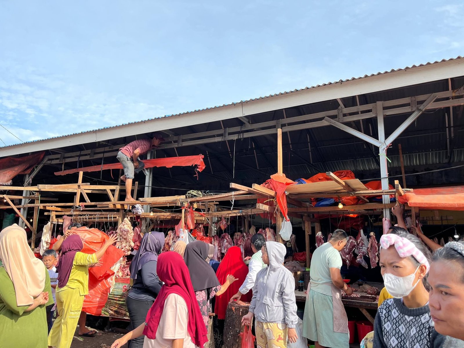 Penertiban pedagang Pasar Panorama di sepanjang Jalan Kedondong dan Jalan Belimbing pada Rabu (18/2/2026).