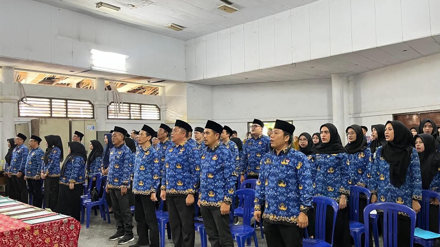 Penandatanganan perjanjian kerja di lingkungan Dinas Lingkungan Hidup dan Kehutanan Provinsi Bengkulu di Kantor DLHK Provinsi Bengkulu itu disaksikan Asisten II Sekretariat Daerah Provinsi Bengkulu, R.A. Denni, Kamis (19/2/2026).(foto:anto)