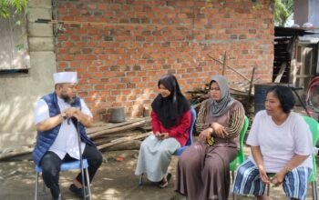 Dari Bangku Plastik ke Kursi Gubernur Cerita yang Saya Ikuti dari Dekat