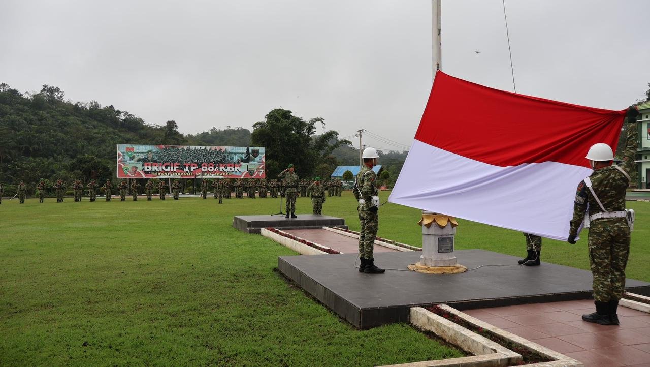 Prajurit Brigif TP 88/KBK kembali memperkuat komitmen disiplin dan dedikasi melalui pelaksanaan Upacara Bendera 17-an yang digelar di lapangan satuan, Rabu (18/2/2026). Prajurit Brigif TP 88/KBK kembali memperkuat komitmen disiplin dan dedikasi melalui pelaksanaan Upacara Bendera 17-an yang digelar di lapangan satuan, Rabu (18/2/2026).
