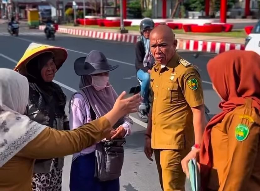Larangan Memberi Pengemis Ditegaskan, Pemkot Bengkulu Berlakukan Sanksi Denda dan Kurungan Larangan Memberi Pengemis Ditegaskan, Pemkot Bengkulu Berlakukan Sanksi Denda dan Kurungan