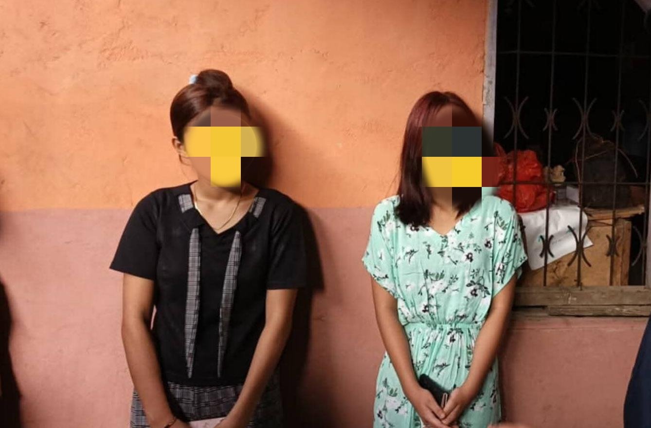 Dua PSK yang dipesan Camat di Bengkulu melalui aplikasi hijau untuk memastikan lokasi praktik prostitusi sebelum dilakukan skrining kesehatan oleh tim pemerintah daerah, Minggu (15/2/2026).(Foto:pemkotbkl)