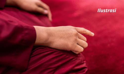 Tarawih Pegang HP, Ini Hukumnya Menurut Ulama