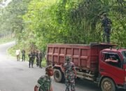 TNI dan Warga Bersihkan Tebing Olos PUT, Kurangi Risiko Kecelakaan