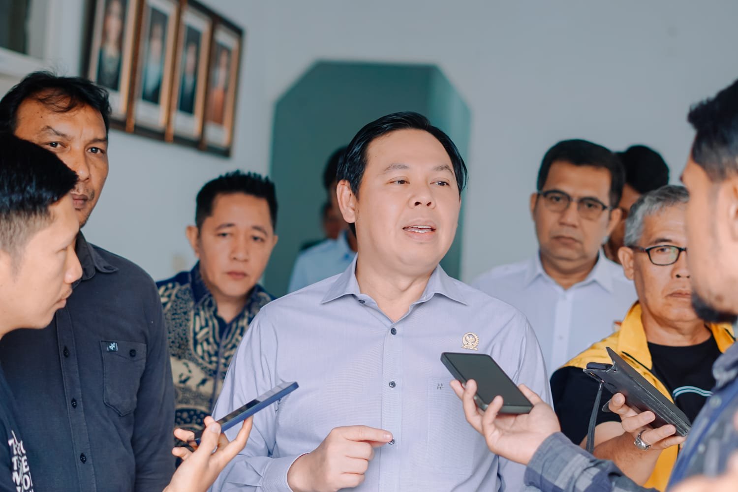 Ketua DPD RI Sultan Baktiar Najamuddin setelah diskusi Green Demokrasi Indonesia yang digelar di Sekretariat Perwakilan DPD RI Bengkulu, Selasa (17/2/2026). (foto:ist)