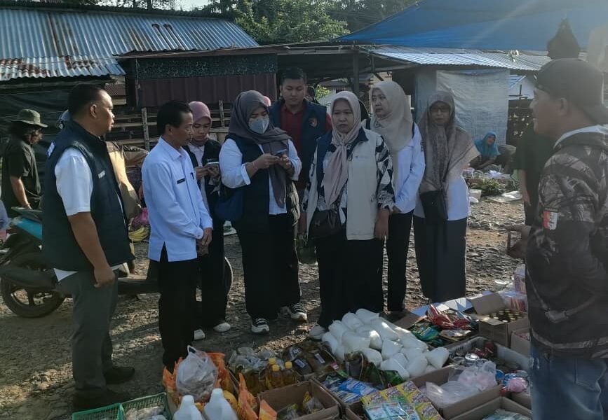 Satuan Tugas Pangan Kabupaten Seluma melakukan pemantauan langsung di Pasar Tradisional Tais, Kecamatan Seluma, Rabu (25/2/2026).(foto:ndo)