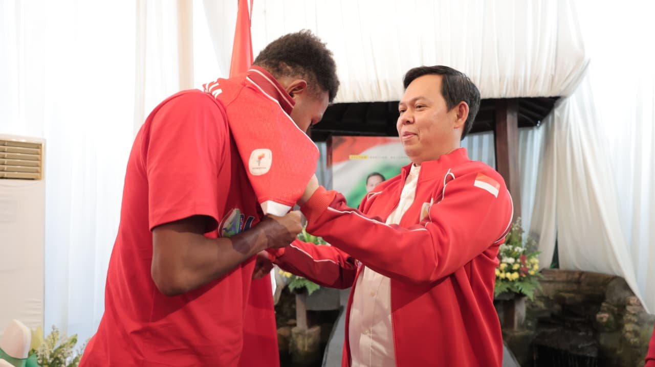 Ketua DPD RI Sultan B. Najamudin secara resmi melepas tim pelajar U-17 yang tergabung dalam Badan Liga Sepakbola Pelajar Indonesia (BLiSPI) untuk mengikuti turnamen internasional Mikasa Cup dan Volt Eleven International 2026 di Bangkok, Thailand, Minggu (22/3)(dok:dpdri)