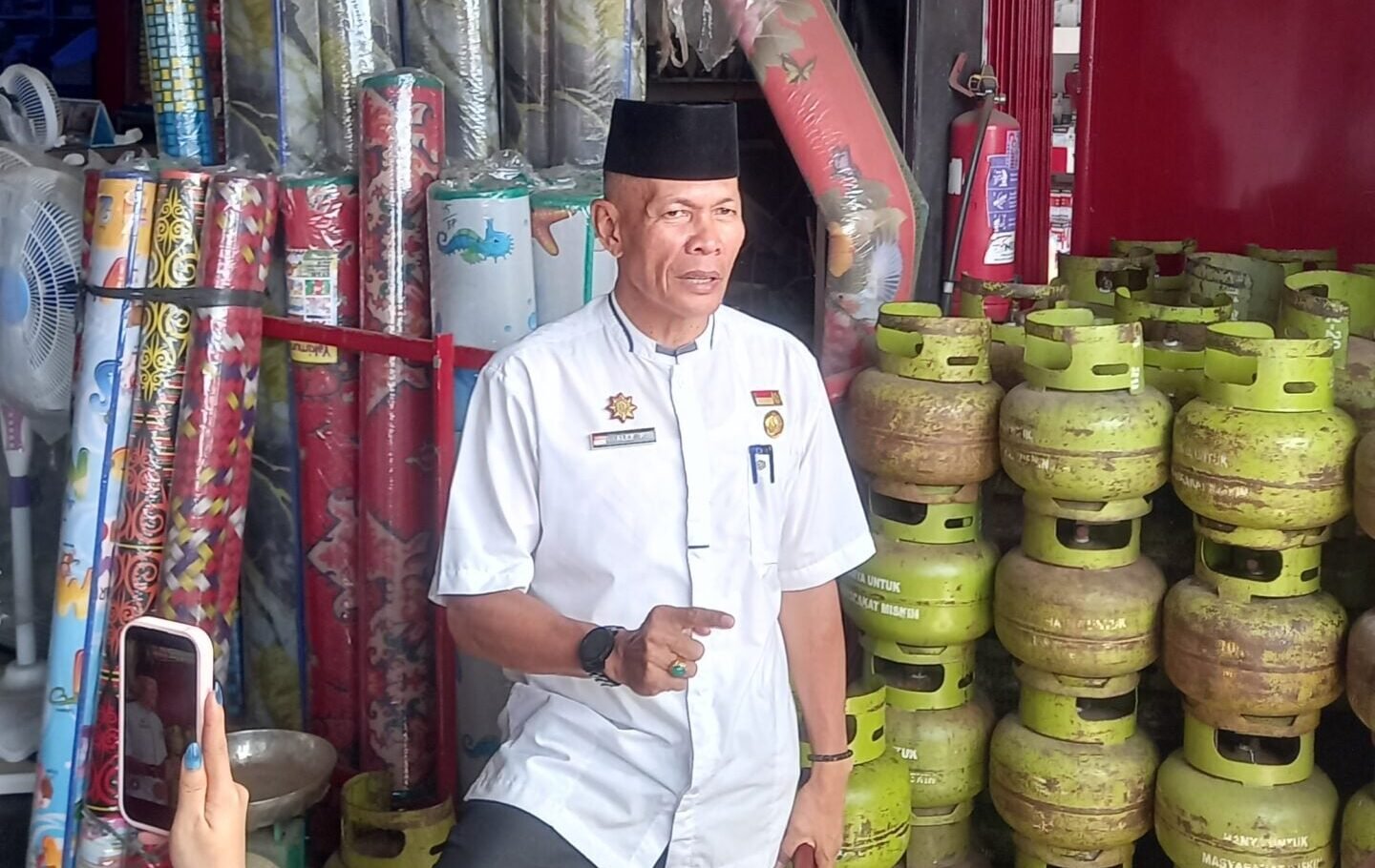 Dinas Perindustrian dan Perdagangan (Disperindag) Kota Bengkulu menggelar inspeksi mendadak (sidak) ke sejumlah titik distribusi LPG 3 kilogram pada Senin (16/3/2026)