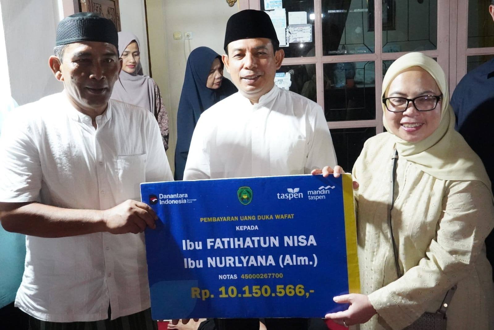 Wali Kota Bengkulu Dedy Wahyudi menghadiri takziah di kediaman almarhumah Hj. Nurliyana binti Ramli Sukhti di Jalan Rinjani 7, Kelurahan Jembatan Kecil, Kecamatan Singaran Pati, Selasa (03/03/2026) malam