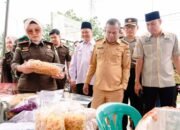 Pemerintah Kabupaten Musi Rawas bersama Kejaksaan Negeri Musi Rawas menggelar operasi pasar murah di halaman Kantor Kejaksaan Negeri Musi Rawas, Senin (9/3/2026).