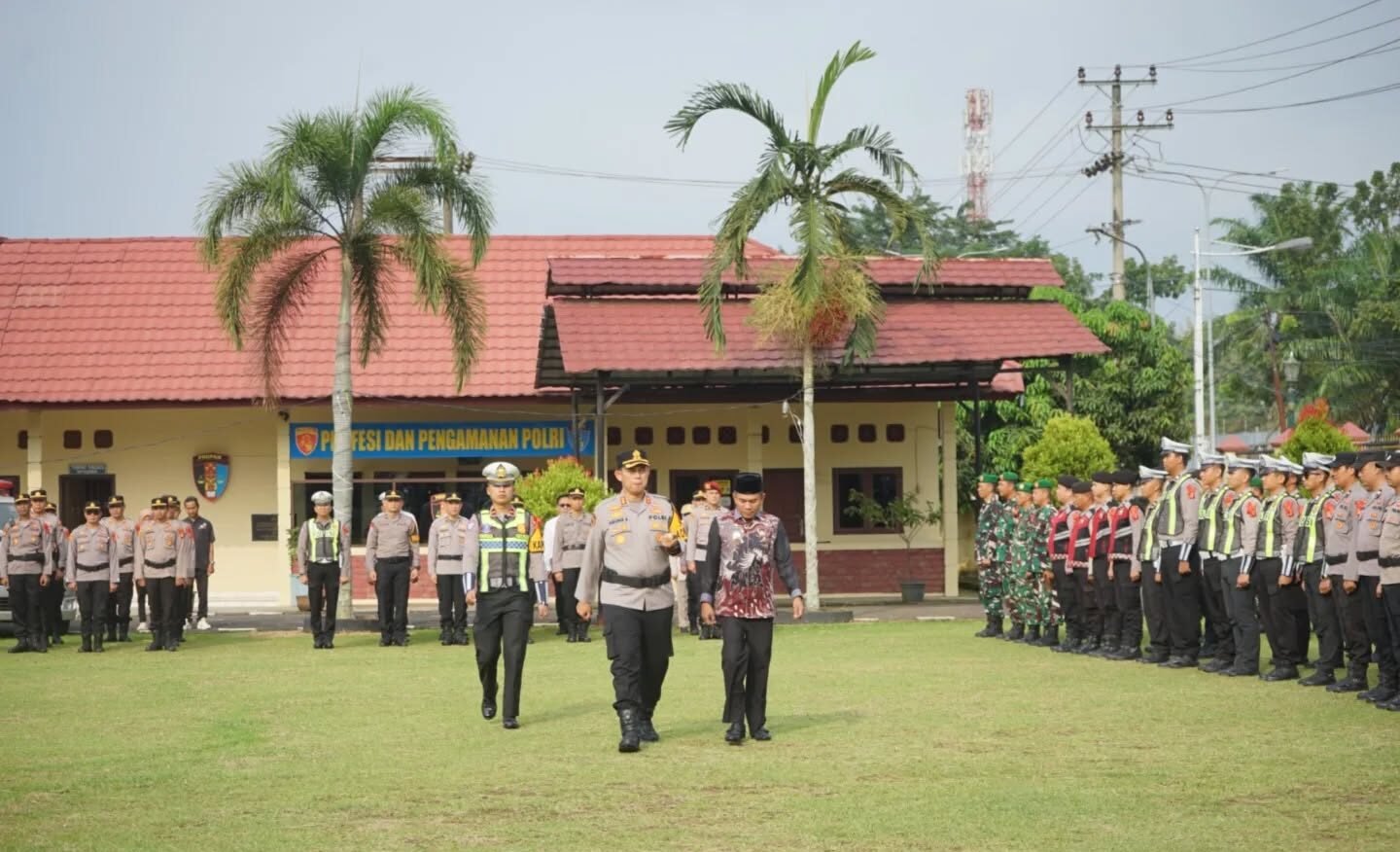 Apel Gelar Pasukan Operasi Ketupat 2026 yang dilaksanakan di halaman Mapolres Musi Rawas, Kamis (12/3/2026).