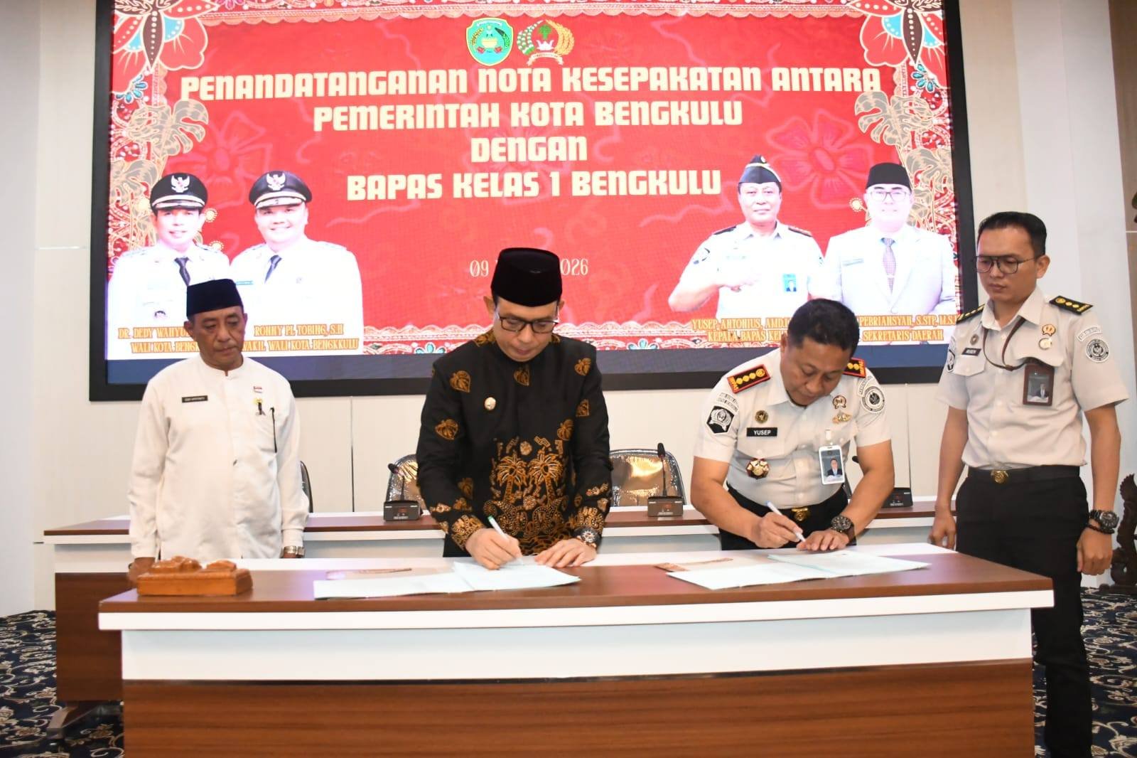 Pemerintah Kota Bengkulu menyiapkan penerapan kerja sosial pidana sebagai alternatif hukuman bagi pelaku tindak pidana ringan, menyusul kerja sama dengan Balai Pemasyarakatan (Bapas) Kelas I Bengkulu melalui penandatanganan nota kesepakatan pada Senin (9/3/2026).