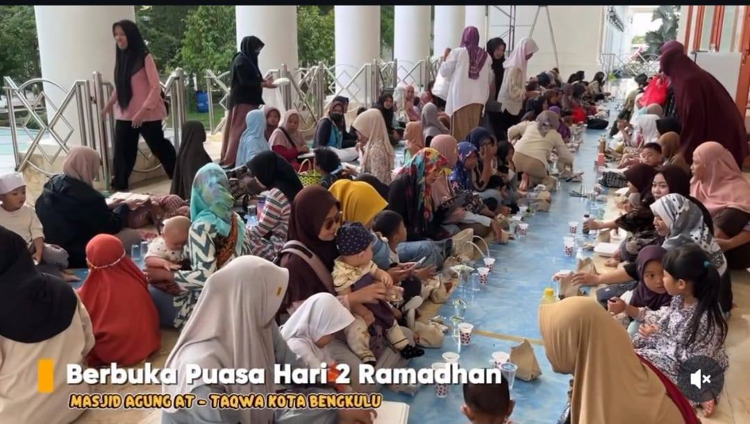 Donasi Sukarela ASN OPD Pemkot Bengkulu Salurkan Ribuan Sedekah Nasi Bungkus Setiap Hari Donasi Sukarela ASN OPD Pemkot Bengkulu Salurkan Ribuan Sedekah Nasi Bungkus Setiap Hari