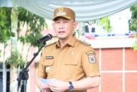 Wali Kota Lubuk Linggau H Rachmat Hidayat pimpin apel gabungan yang dirangkaikan dengan halal bihalal 1447 Hijriah di Halaman Kantor Wali Kota Lubuk Linggau, Senin (30/6/2026).(dok:pemkotllg)