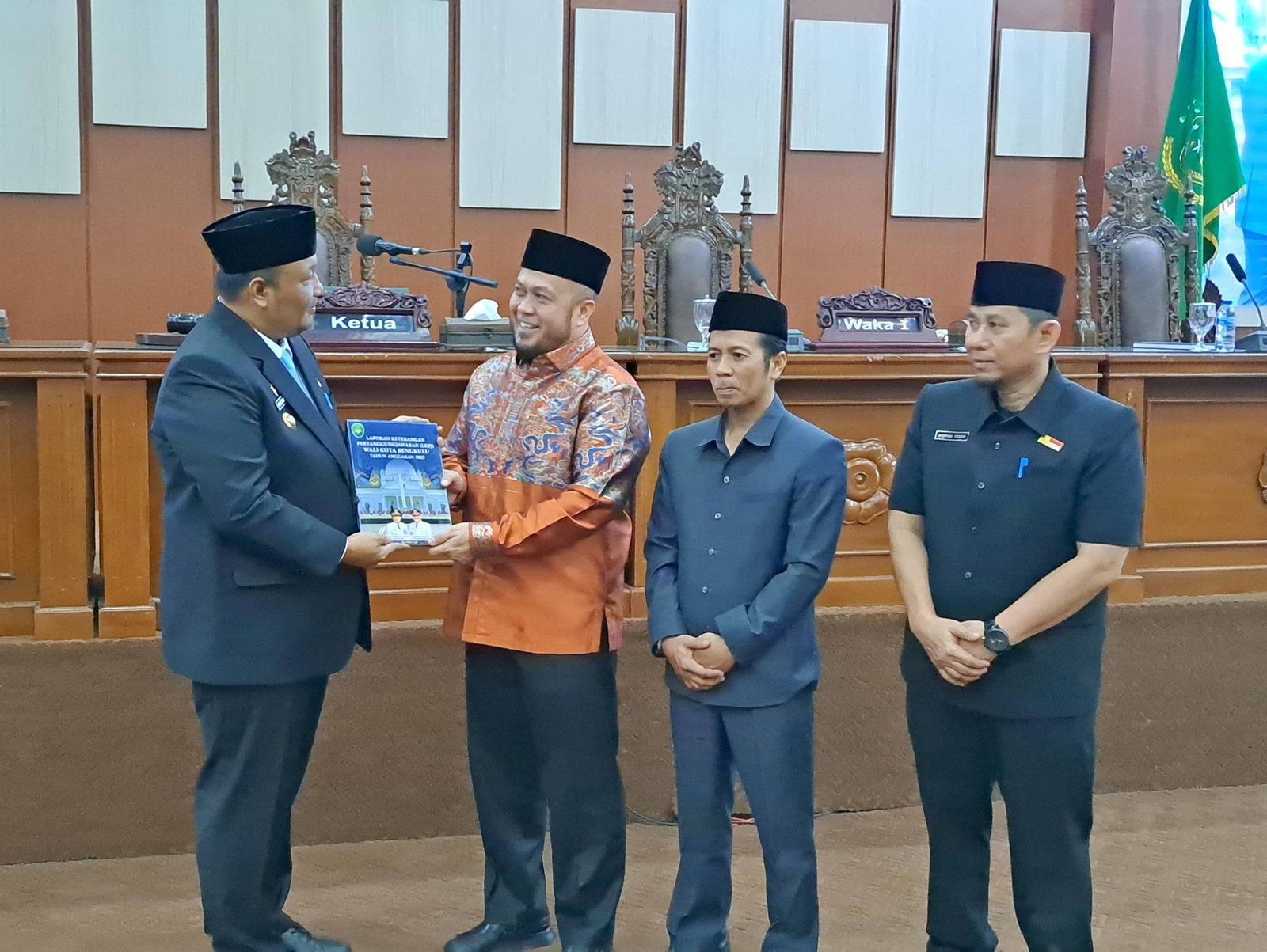 Pemerintah Kota Bengkulu resmi menyampaikan Laporan Keterangan Pertanggungjawaban (LKPJ) Wali Kota Bengkulu Tahun Anggaran 2025 dalam rapat paripurna bersama DPRD Kota Bengkulu, Senin (30/3/26). Pemerintah Kota Bengkulu resmi menyampaikan Laporan Keterangan Pertanggungjawaban (LKPJ) Wali Kota Bengkulu Tahun Anggaran 2025 dalam rapat paripurna bersama DPRD Kota Bengkulu, Senin (30/3/26).