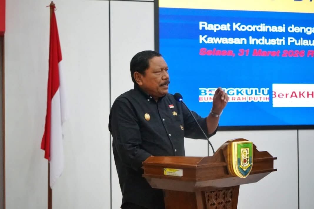 Wakil Gubernur Bengkulu Mian saat rapat koordinasi antara Pemprov Bengkulu dan PT Pelindo (Persero) Regional II Bengkulu yang digelar di Aula Merah Putih, Kantor Gubernur Bengkulu, Selasa (31/3/2026).(foto:anto) Wakil Gubernur Bengkulu Mian saat rapat koordinasi antara Pemprov Bengkulu dan PT Pelindo (Persero) Regional II Bengkulu yang digelar di Aula Merah Putih, Kantor Gubernur Bengkulu, Selasa (31/3/2026).(foto:anto)