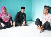 Wali Kota Bengkulu Dedy Wahyudi bersama istri dan didampingi Lurah Pematang Gubernur meninjau langsung kondisi bantuan rumah milik Pandi yang berlokasi di RT 08, RW 05, Kelurahan Pematang Gubernur, Kecamatan Muara Bangkahulu, Selasa (3/3/26)(foto:anto)