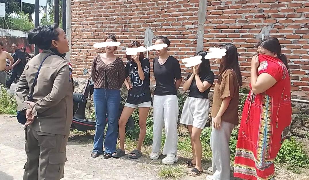 Razia kos Bengkulu digelar Satuan Polisi Pamong Praja Kota Bengkulu di sejumlah titik yang dilaporkan warga karena dugaan praktik prostitusi dan pelanggaran norma pada Selasa (3/3/26)(foto:anto)