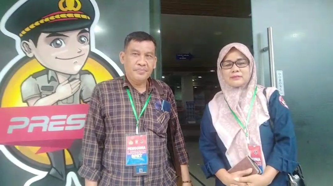 Wartawati Yanti didampingi Bidang Advokasi dan Pembelaan Wartawan PWI Provinsi Bengkulu, Ikhsan Agus Abraham, mendatangi Mapolresta Bengkulu, Senin (30/3/2026), untuk melaporkan dugaan perampasan telepon genggam yang dialaminya saat menjalankan tugas jurnalistik di kawasan Pantai Zakat, Kota Bengkulu. Wartawati Yanti didampingi Bidang Advokasi dan Pembelaan Wartawan PWI Provinsi Bengkulu, Ikhsan Agus Abraham, mendatangi Mapolresta Bengkulu, Senin (30/3/2026), untuk melaporkan dugaan perampasan telepon genggam yang dialaminya saat menjalankan tugas jurnalistik di kawasan Pantai Zakat, Kota Bengkulu.