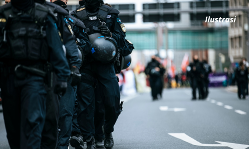 Jam Malam Pelajar Bengkulu Diberlakukan, Brimob Siaga di Titik Rawan Geng Motor Jam Malam Pelajar Bengkulu Diberlakukan, Brimob Siaga di Titik Rawan Geng Motor