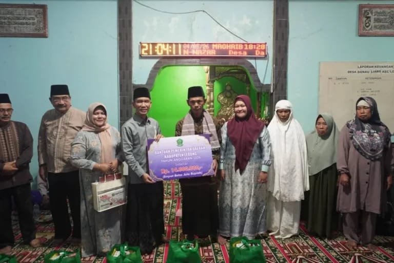 Wakil Bupati Lebong Bambang ASB Safari Ramadan Lebong di Masjid An-Nazar, Desa Danau Liang, Kecamatan Lebong Tengah, Rabu (4/3/2026)(foto:aan) Wakil Bupati Lebong Bambang ASB Safari Ramadan Lebong di Masjid An-Nazar, Desa Danau Liang, Kecamatan Lebong Tengah, Rabu (4/3/2026)(foto:aan)