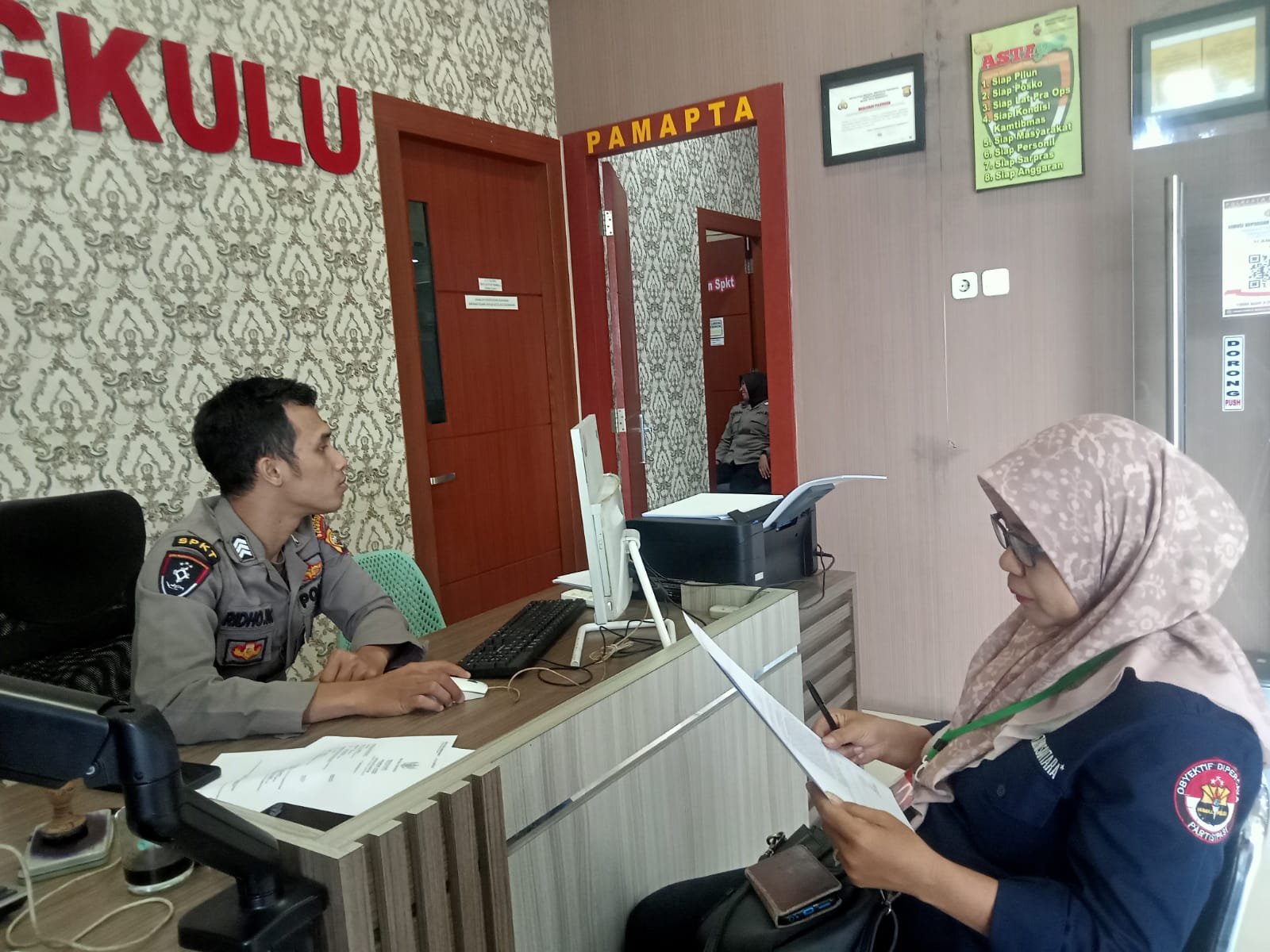 Wartawati Yanti dengan nama lengkap Ermi Yanti resmi melapor ke Mapolresta Bengkulu, Senin (30/3/2026)(foto:okta)