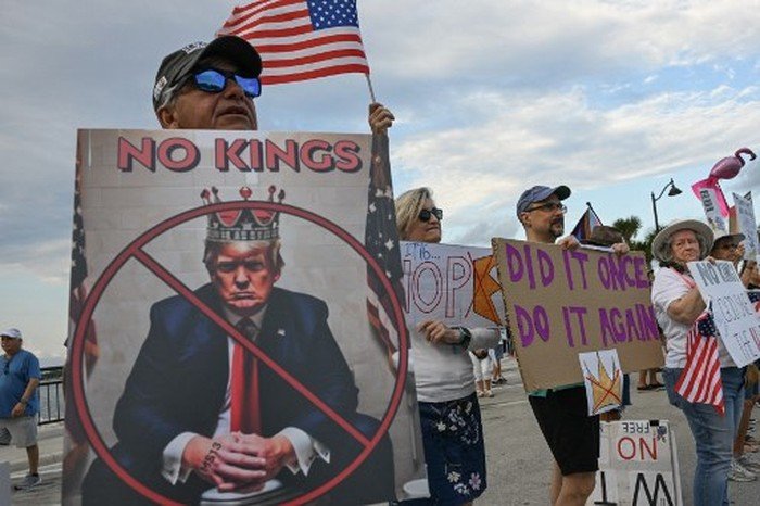 Bentrokan Pendukung Trump Warnai Demo “No Kings” di Sejumlah Kota AS Bentrokan Pendukung Trump Warnai Demo “No Kings” di Sejumlah Kota AS