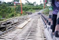 kondisi jembatan amblas di Desa Air Merah, Kecamatan Curup Tengah, Kamis (2/4) (foto:arman)