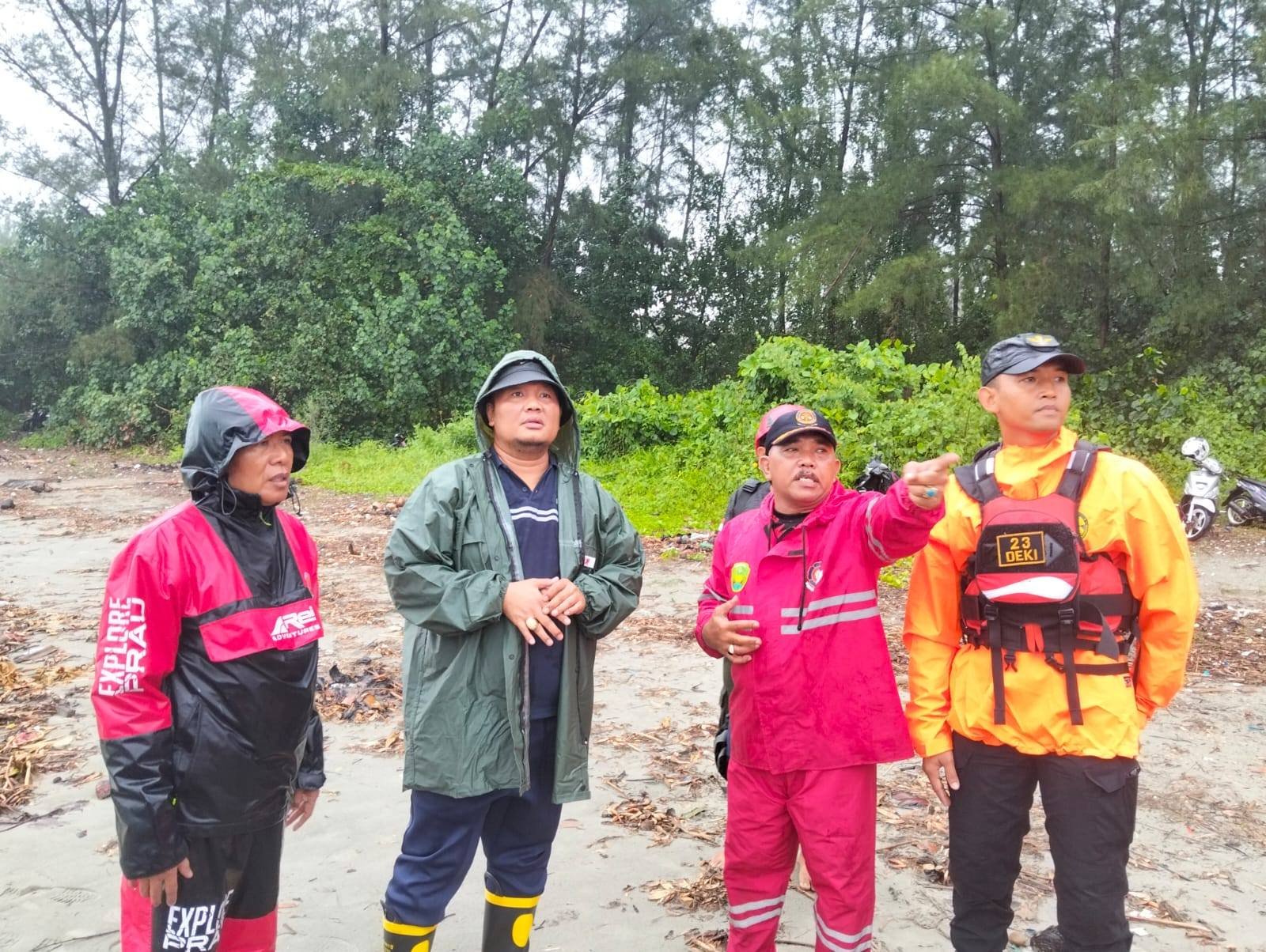 Identitas Korban Terungkap, BPBD Lanjutkan Pencarian di Pantai Pasir Putih Identitas Korban Terungkap, BPBD Lanjutkan Pencarian di Pantai Pasir Putih