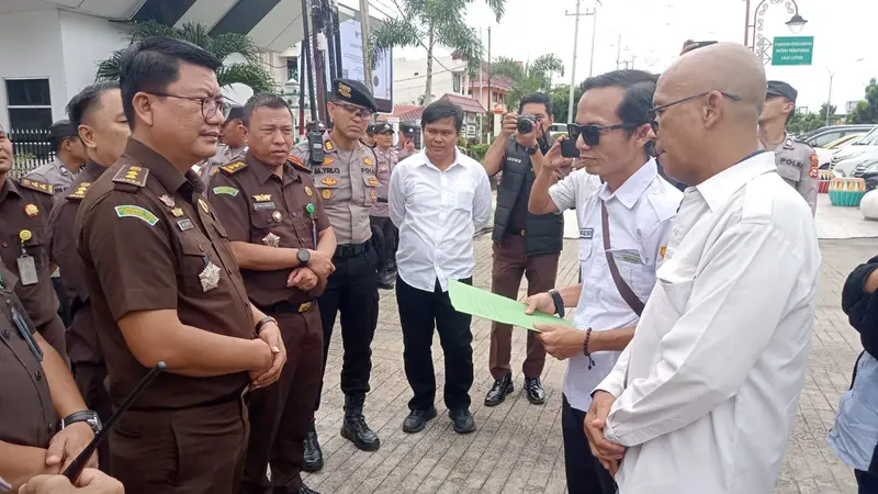 Aktivis Desak Kejati Bengkulu Usut Dugaan Korupsi dan Sawit, Enam Tuntutan Diserahkan Aktivis Desak Kejati Bengkulu Usut Dugaan Korupsi dan Sawit, Enam Tuntutan Diserahkan