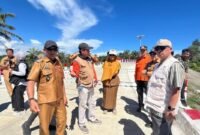 Peninjauan langsung jembatan Air Martan oleh Asisten I Setda Provinsi Bengkulu Khairil Anwar bersama sejumlah instansi terkait di Desa Pasar Seluma, Kecamatan Seluma Selatan, Selasa (7/4/2026).(dok:Pemkotbkl)