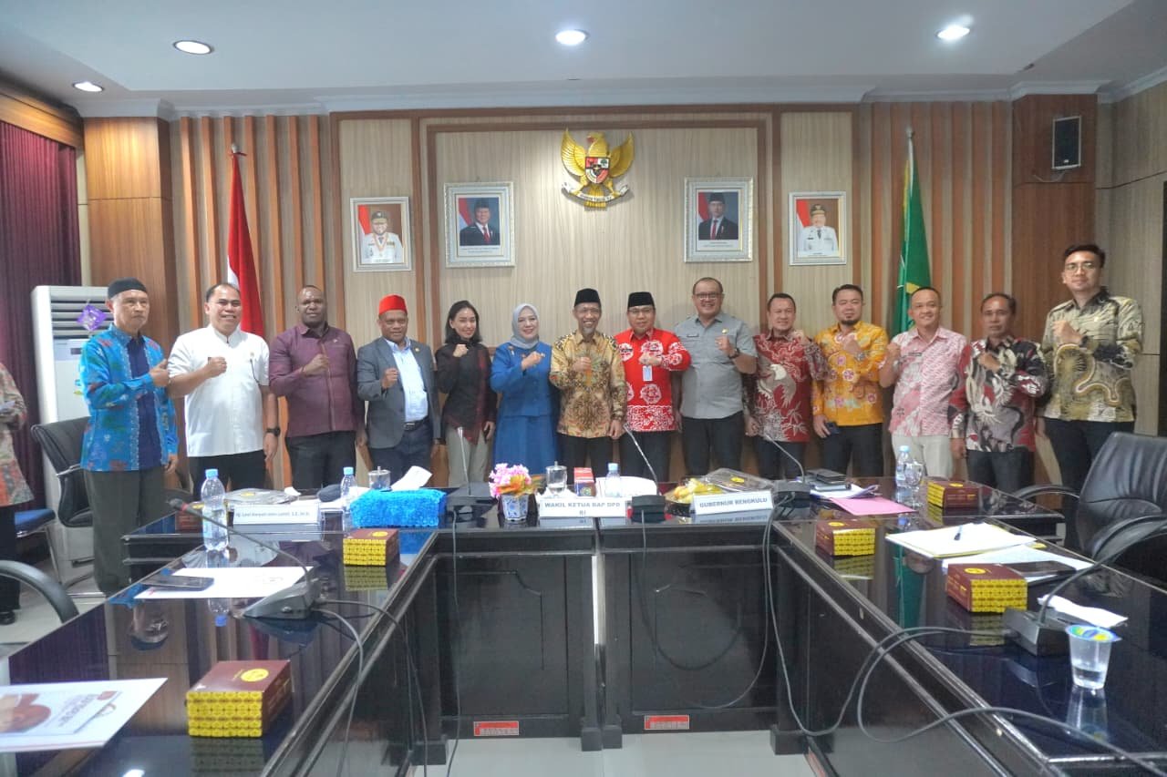 Pemerintah Provinsi Bengkulu bersama Badan Akuntabilitas Publik (BAP) DPD RI menggelar rapat dengar pendapat umum guna membahas penyelesaian sengketa lahan eks Lapangan Terbang (Lapter) II Manna, Kabupaten Bengkulu Selatan, Jumat (10/4/2026). Pemerintah Provinsi Bengkulu bersama Badan Akuntabilitas Publik (BAP) DPD RI menggelar rapat dengar pendapat umum guna membahas penyelesaian sengketa lahan eks Lapangan Terbang (Lapter) II Manna, Kabupaten Bengkulu Selatan, Jumat (10/4/2026).