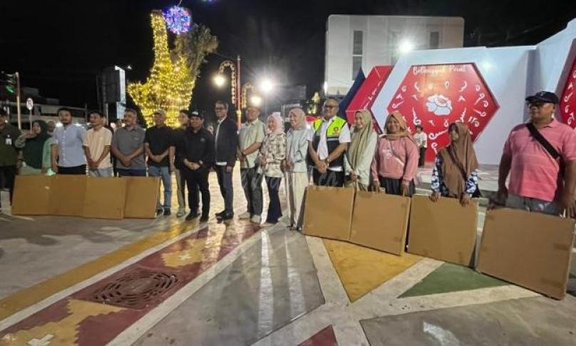 Dedy Wahyudi Serahkan 50 Meja UMKM, Belungguk Point Jadi Ikon Baru