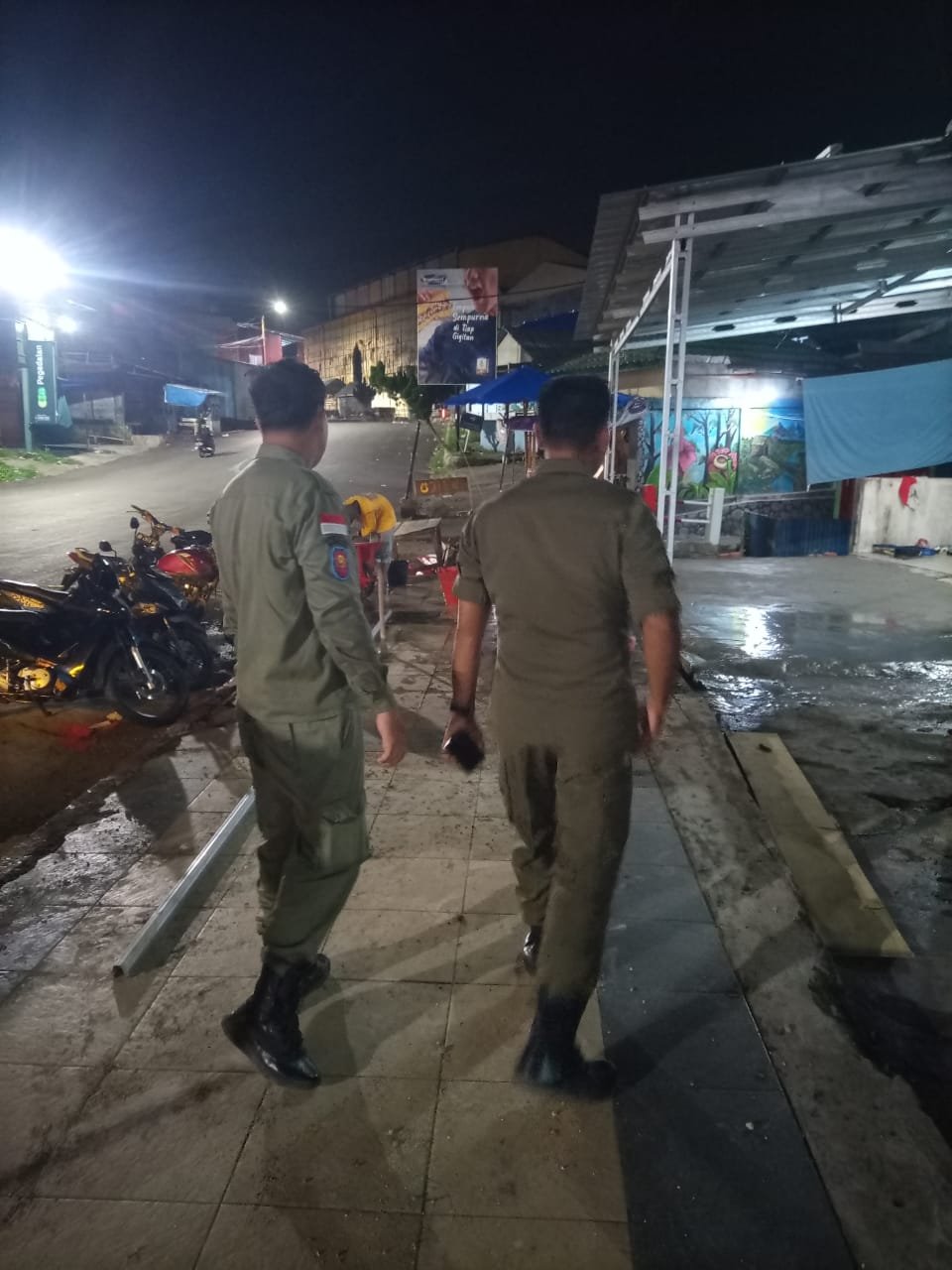 Satpol PP Tindak Bangunan Liar di Trotoar KZ Abidin, Dibangun Tengah Malam