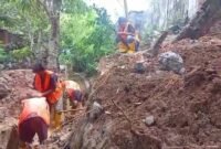 PUPR Kota Bengkulu Gerak Cepat Tangani Pagar Roboh yang Tutup Drainase Nusa Indah