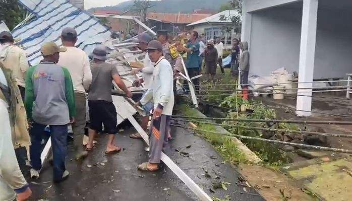 Kondisi pasca puting beliung di Desa Sumber Urip, Kecamatan Selupu Rejang, Sabtu (4/4/2026)(dok:ist)