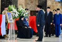 Prabowo Beri Penghormatan Terakhir, Tiga Prajurit TNI Gugur di Misi UNIFIL Lebanon Prabowo Beri Penghormatan Terakhir, Tiga Prajurit TNI Gugur di Misi UNIFIL Lebanon