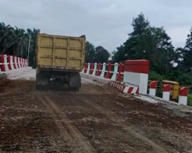 Jembatan Air Martan Kembali Normal, Perbaikan Oprit Rampung dan Aman Dilintasi