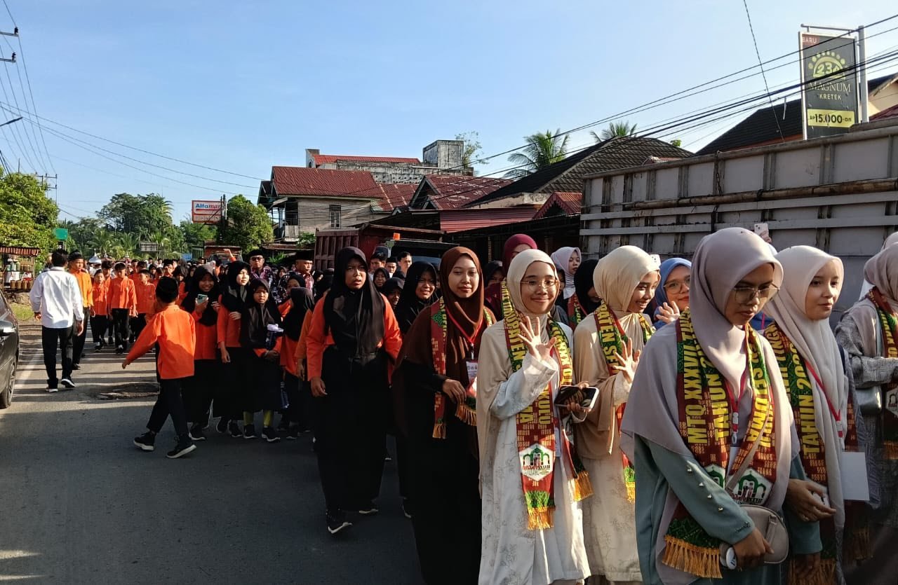 Teddy Rahman Lepas Pawai Ta’aruf MTQ ke-37, Kafilah Bengkulu Padati Seluma Teddy Rahman Lepas Pawai Ta’aruf MTQ ke-37, Kafilah Bengkulu Padati Seluma