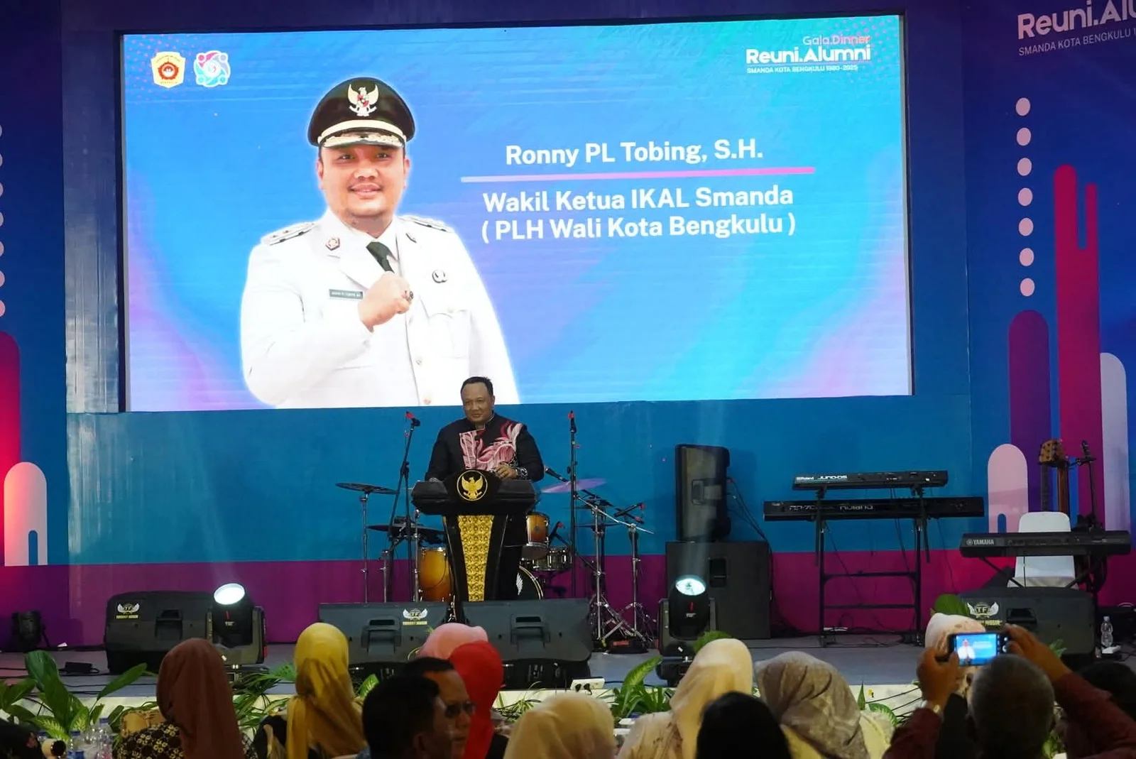Reuni Akbar SMANDA 2 Bengkulu 2026 Penuh Nostalgia, Katon Bagaskara Tampil Memukau Reuni Akbar SMANDA 2 Bengkulu 2026 Penuh Nostalgia, Katon Bagaskara Tampil Memukau