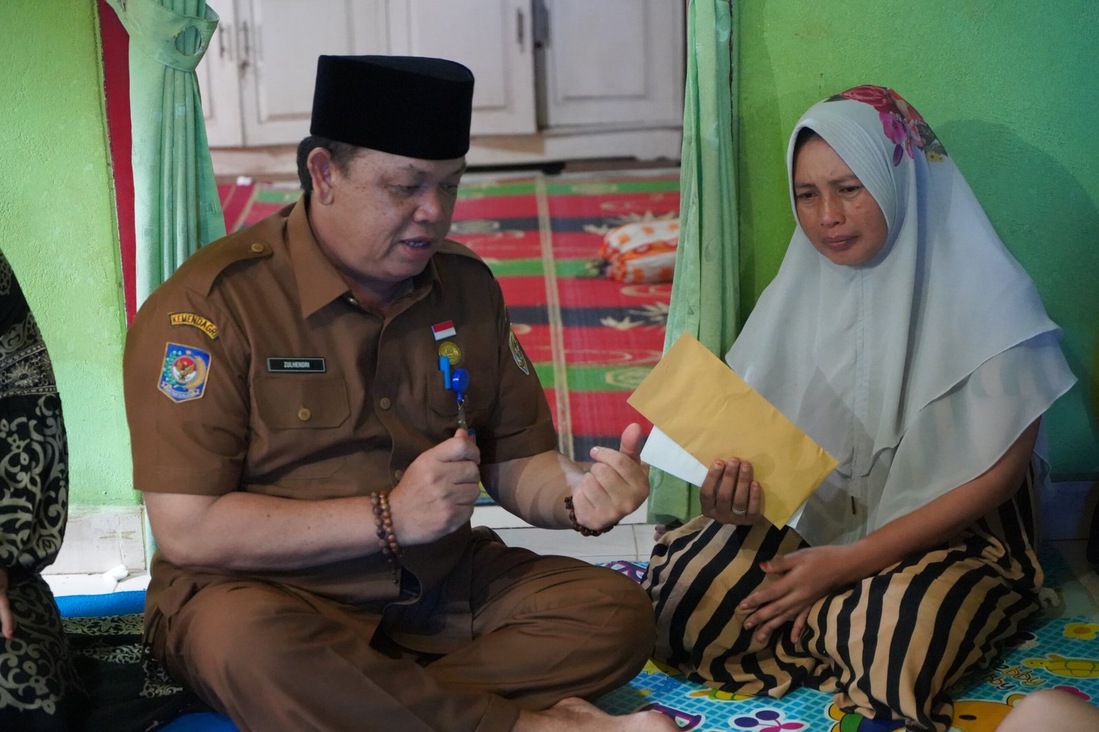 Kepala Dinas Pendidikan dan Kebudayaan Provinsi Bengkulu, Zulhendri, menyampaikan duka cita langsung kepada keluarga korban.