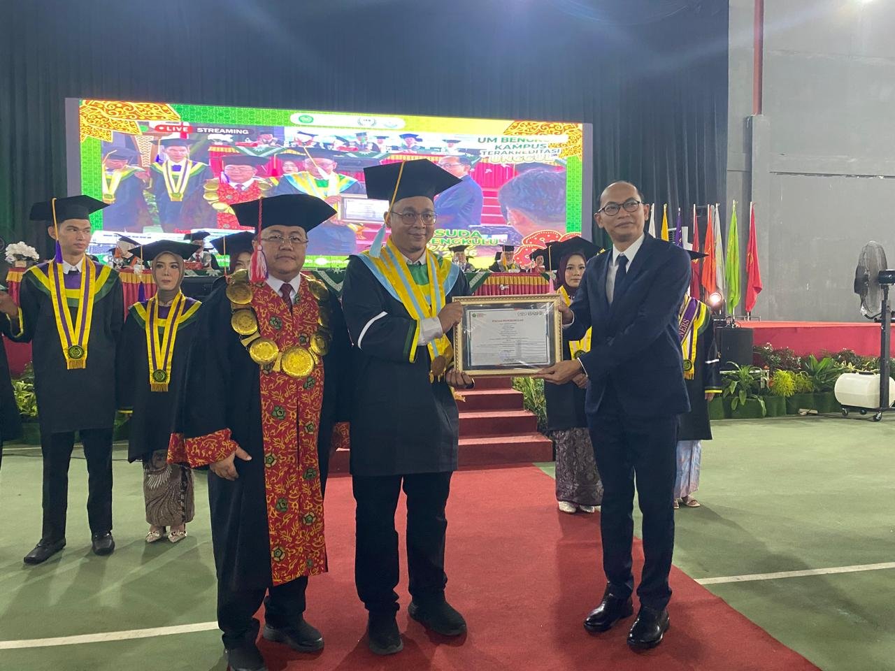 UMB Kukuhkan 455 Lulusan, Mahasiswa Internasional Jadi Sorotan Wisuda 2026 UMB Kukuhkan 455 Lulusan, Mahasiswa Internasional Jadi Sorotan Wisuda 2026