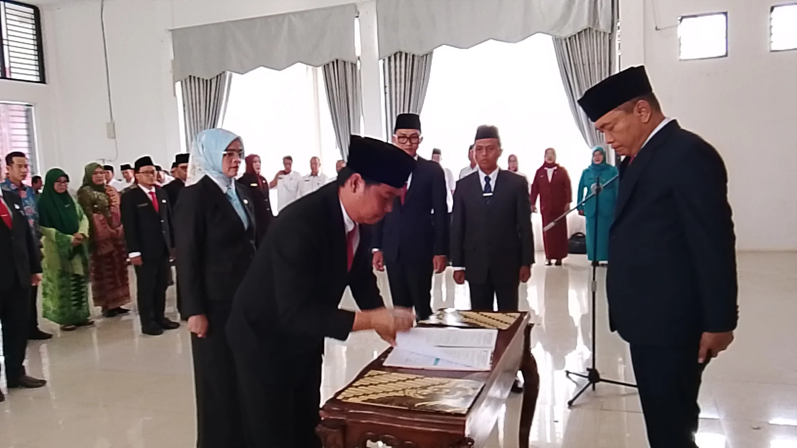 Rachmat Riyanto Lantik 10 Pejabat Eselon II, Larang Bawahan Datang Hanya Mengeluh