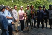 Ketua Komisi III DPRD Lebong Dampingi Erna Sari Dewi Tinjau Jalan Longsor Talang Ratu
