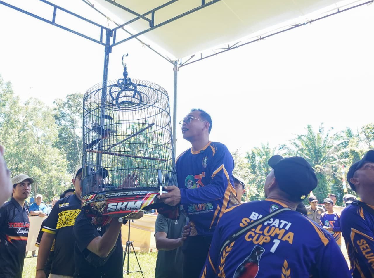 Teddy Rahman Buka Bupati Cup Burung Berkicau, HUT Seluma Kian Meriah Teddy Rahman Buka Bupati Cup Burung Berkicau, HUT Seluma Kian Meriah