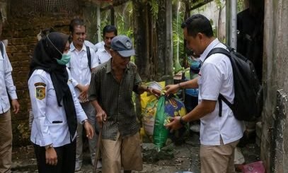 Tajudin Dievakuasi ke Panti Jompo, Pemkot Bengkulu Selamatkan Lansia Sebatang Kara