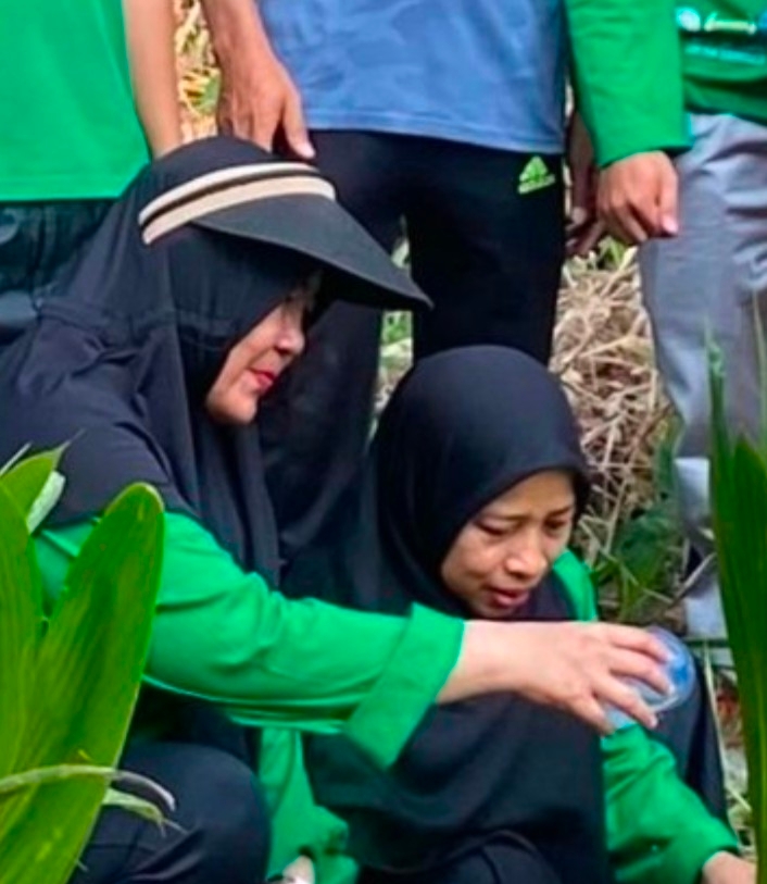 Aksi Hijau Fakultas Syariah, Tanam Pohon Kelapa dan Bibit Tanaman