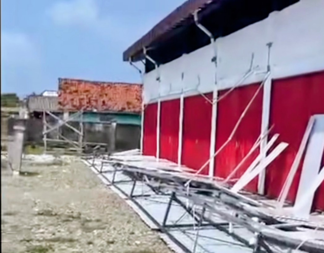 Kanopi Gedung Koperasi Desa Kepala Pasar Ambruk, Pengawasan Proyek Jadi Sorotan
