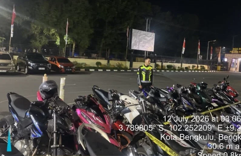 Patroli Gabungan Polresta Bengkulu Sita 20 Motor dan Musnahkan Miras saat KRYD